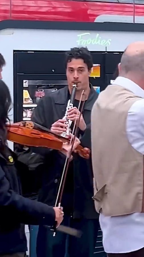 How is that possible Phenomenal musician 😳 Vivaldi Winter (720p)